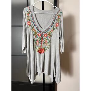 Soft Surroundings Embroidered V Neck Tunic Tee Size Medium